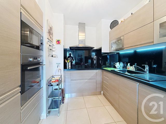 Afficher la photo en grand Appartement F4 à vendre - 4 pièces - 81.0 m2 - NANTERRE - 92 - ILE-DE-FRANCE - Century 21 Mémento