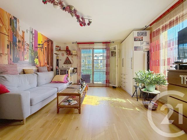 Appartement F2 à vendre - 2 pièces - 46.07 m2 - NANTERRE - 92 - ILE-DE-FRANCE - Century 21 Mémento