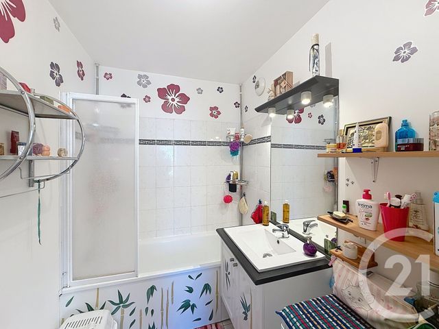 Appartement F2 à vendre - 2 pièces - 46.07 m2 - NANTERRE - 92 - ILE-DE-FRANCE - Century 21 Mémento