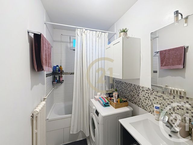 Afficher la photo en grand Appartement F4 à vendre - 4 pièces - 60.0 m2 - RUEIL MALMAISON - 92 - ILE-DE-FRANCE - Century 21 Mémento