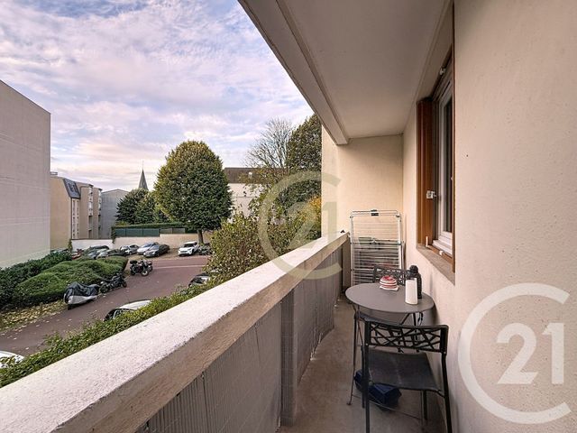Afficher la photo en grand Appartement F4 à vendre - 4 pièces - 60.0 m2 - RUEIL MALMAISON - 92 - ILE-DE-FRANCE - Century 21 Mémento