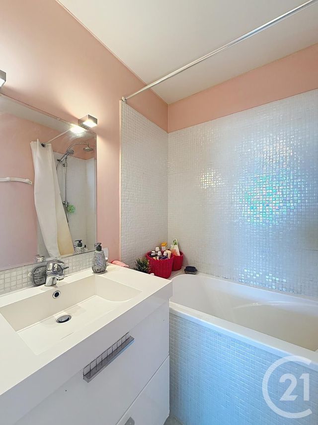 Afficher la photo en grand Appartement à vendre - 4 pièces - 82.0 m2 - NANTERRE - 92 - ILE-DE-FRANCE - Century 21 Mémento