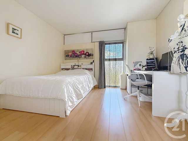 Afficher la photo en grand Appartement à vendre - 4 pièces - 82.0 m2 - NANTERRE - 92 - ILE-DE-FRANCE - Century 21 Mémento