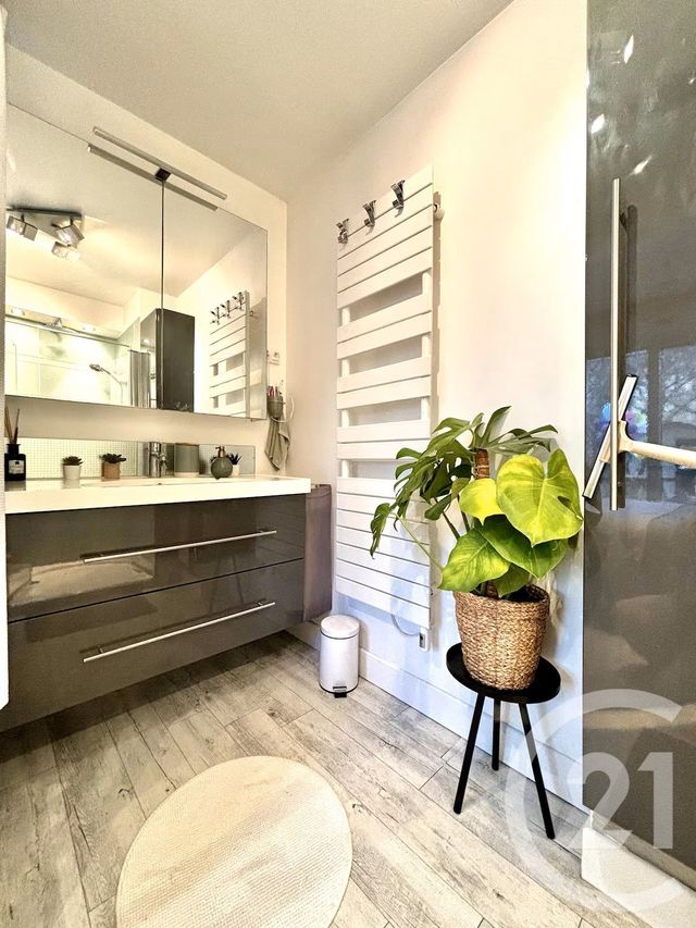 Appartement F2 à vendre - 2 pièces - 42.4 m2 - NANTERRE - 92 - ILE-DE-FRANCE - Century 21 Mémento