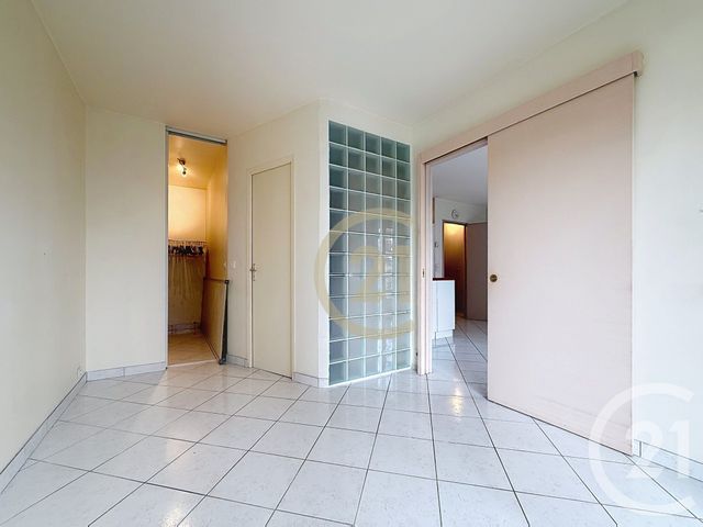 Appartement à vendre - 2 pièces - 42.23 m2 - NANTERRE - 92 - ILE-DE-FRANCE - Century 21 Mémento