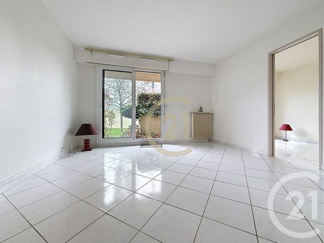 Appartement à vendre - 2 pièces - 42.23 m2 - NANTERRE - 92 - ILE-DE-FRANCE - Century 21 Mémento