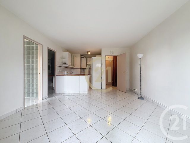 Appartement à vendre - 2 pièces - 42.23 m2 - NANTERRE - 92 - ILE-DE-FRANCE - Century 21 Mémento