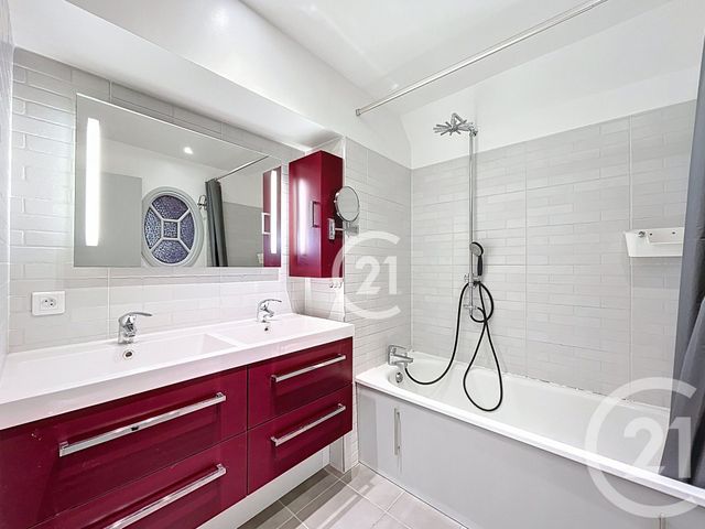 Appartement Duplex à louer - 4 pièces - 91.01 m2 - NANTERRE - 92 - ILE-DE-FRANCE - Century 21 Mémento