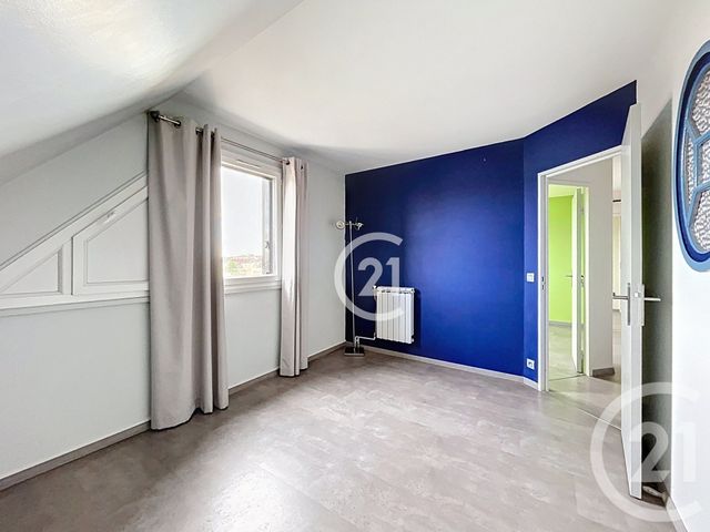 Appartement Duplex à louer - 4 pièces - 91.01 m2 - NANTERRE - 92 - ILE-DE-FRANCE - Century 21 Mémento