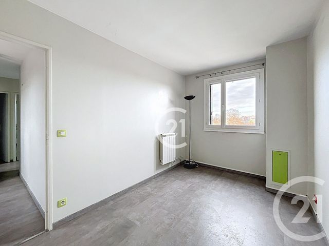 Appartement Duplex à louer - 4 pièces - 91.01 m2 - NANTERRE - 92 - ILE-DE-FRANCE - Century 21 Mémento