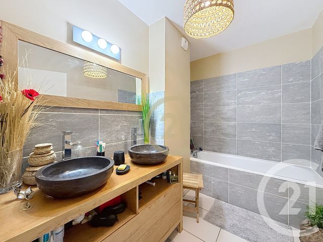 Appartement F3 à vendre - 3 pièces - 64.24 m2 - NANTERRE - 92 - ILE-DE-FRANCE - Century 21 Mémento