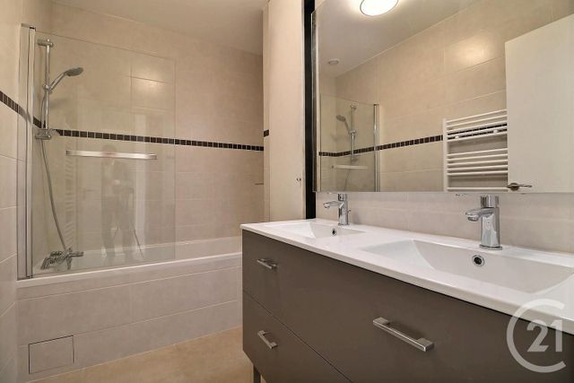 Appartement F4 à louer - 4 pièces - 99.0 m2 - RUEIL MALMAISON - 92 - ILE-DE-FRANCE - Century 21 Mémento