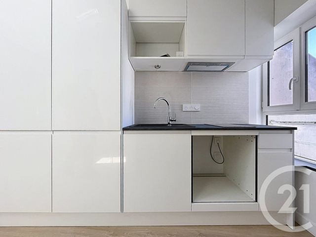 Appartement F2 à louer - 2 pièces - 36.8 m2 - NANTERRE - 92 - ILE-DE-FRANCE - Century 21 Mémento