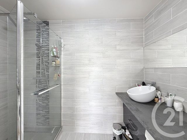 Appartement F2 à vendre - 2 pièces - 45.04 m2 - NANTERRE - 92 - ILE-DE-FRANCE - Century 21 Mémento