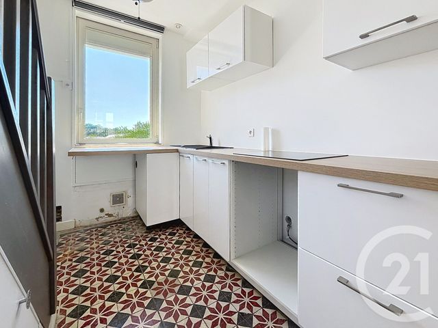 Appartement F2 à louer - 2 pièces - 40.0 m2 - NANTERRE - 92 - ILE-DE-FRANCE - Century 21 Mémento