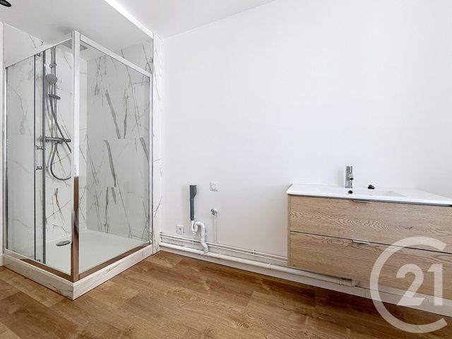 Appartement F2 à louer - 2 pièces - 40.0 m2 - NANTERRE - 92 - ILE-DE-FRANCE - Century 21 Mémento