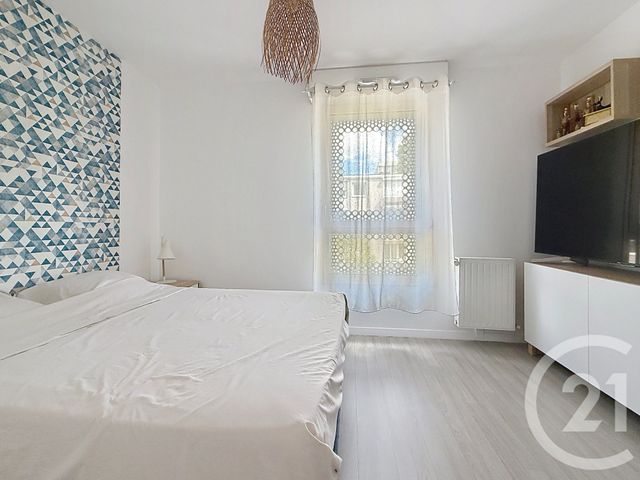 Appartement à vendre - 4 pièces - 80.22 m2 - NANTERRE - 92 - ILE-DE-FRANCE - Century 21 Mémento