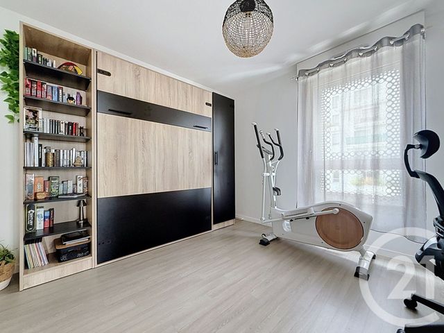 Appartement à vendre - 4 pièces - 80.22 m2 - NANTERRE - 92 - ILE-DE-FRANCE - Century 21 Mémento