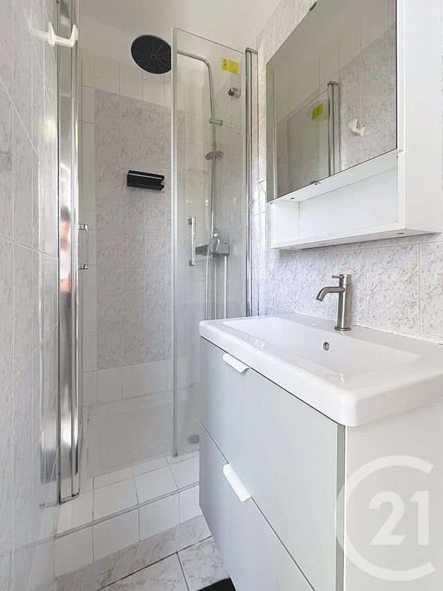 Appartement F1 à louer - 1 pièce - 24.0 m2 - NANTERRE - 92 - ILE-DE-FRANCE - Century 21 Mémento