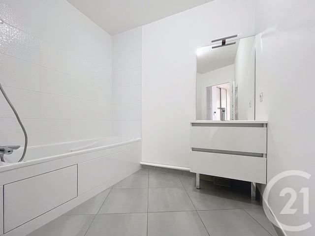 Appartement F3 à louer - 3 pièces - 64.36 m2 - NANTERRE - 92 - ILE-DE-FRANCE - Century 21 Mémento