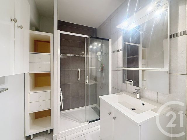 Appartement F2 à vendre - 2 pièces - 49.14 m2 - NANTERRE - 92 - ILE-DE-FRANCE - Century 21 Mémento